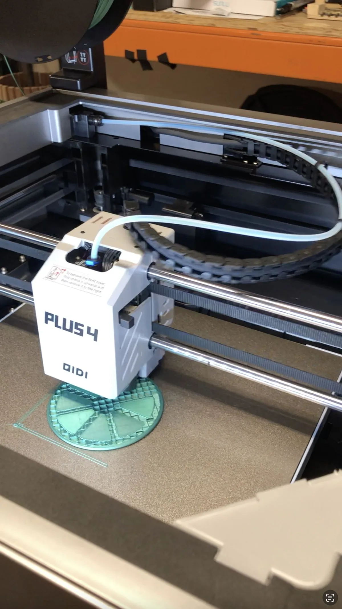Impressora 3D FDM imprimindo a primeira camada