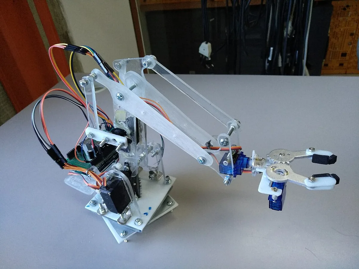 Capa do tutorial: Primeiros passos com Arduino: o LED que pisca (e por que ele importa)